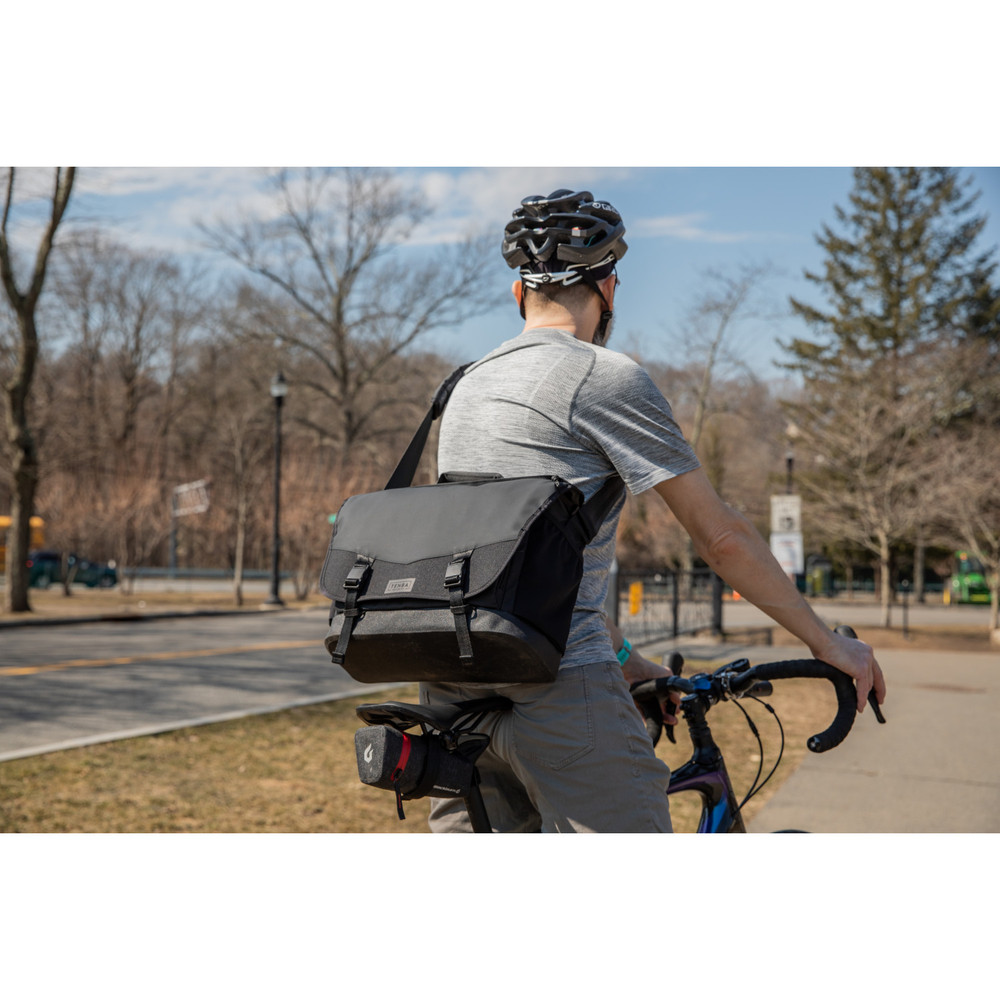 Tenba DNA 13 DSLR Messenger schwarz
